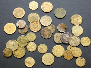 United Kingdom, collection of 19th Century brass Guinea gaming tokens. - Picture 1 of 1