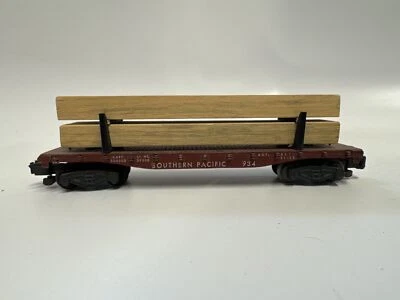 AMERICAN FLYER 924 STAKE BED FLATCAR WITH LOAD SOUTHERN PACIFIC - Image 1 of 3