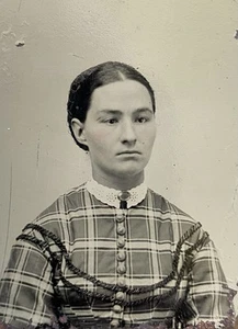 Pretty Young Woman Springfield Massachusetts Small Antique Tintype Photo - Picture 1 of 10