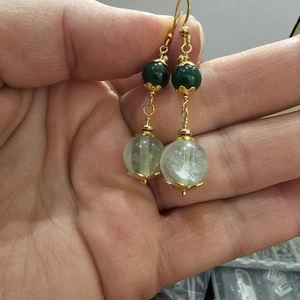 Pendientes colgantes enchapados en oro de 18 K de fluorita verde y jade verde - Imagen 1 de 5
