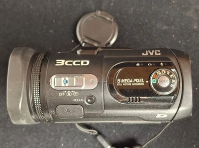 JVC GZ-MC500E Camcorder 3 CCD gebraucht, funktionsfähig - Bild 1 von 4