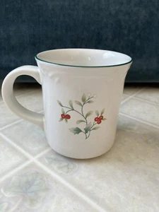 Pfaltzgraff WINTERBERRY MUG Coffee Tea Cup Christmas Holly Berry Berries - Picture 1 of 5