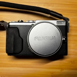 FUJIFILM X70 Digital Camera w/ Prime Lens Tested - Picture 1 of 10