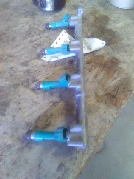 Carril inyector Scion TC 2008 usado con inyectores como se muestra enviado a Los Ángeles Foto 1 de 4