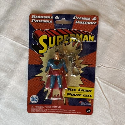 Boneco de ação Superman chaveiro DC Comics dobrável e posável 3" NOVO  - Imagem 1 de 2