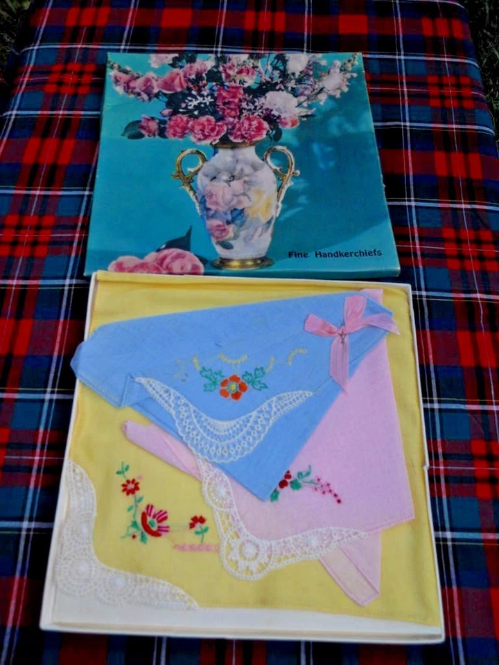 Lote de 3 pañuelos bordados vintage años 40 50 rosa bebé azul amarillo Foto 1 de 1