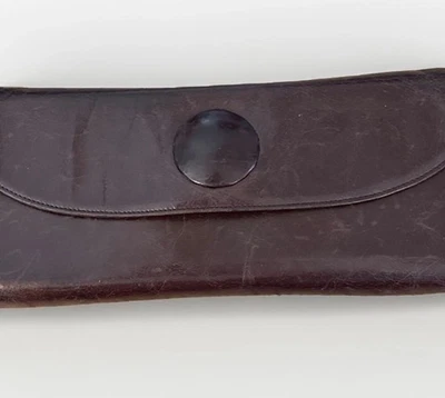 Cartera sin asas de cuero marrón Hobo Cartera con asa y cierre de beso Moneda Internacional Foto 1 de 4