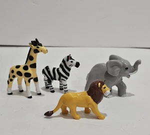 Wilton 4 Zoo Cake Toppers Lion Elephant Zebra Giraffe Plastic Excellent/A/86 - Picture 1 of 4