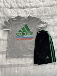 Adidas Jungen 2-teiliges Basketball Shorts & Shirt Set Größe 5 grau grün schwarz orange - Bild 1 von 2