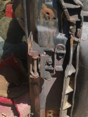 OEM 73-87 Chevy GMC Truck RH Passenger Upper Door Hinge C10 C20 Squarebody - Image 1 of 4