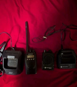 Kenwood tk-2170 And Motorola Monitor V(FOR PARTS) - Zdjęcie 1 z 3