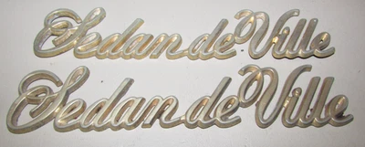 Par de insignias emblemas logotipo escritura dorado plástico sedán Deville 1980-90 Cadillac Foto 1 de 2
