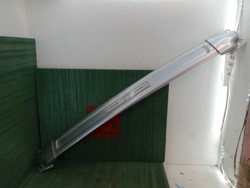 Ford Mustang GT 2012 soporte de torre de puntal OEM Foto 1 de 4