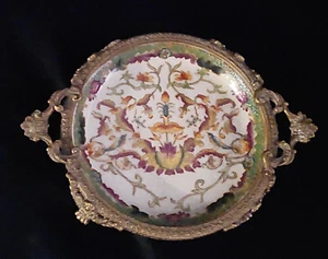 Bandeja redonda floral oriental vintage de porcelana con bronce envolvente y pies - Imagen 1 de 9