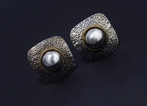 Pendientes de clip vintage modernistas con textura de plata de ley con cúpula firmados - Imagen 1 de 5