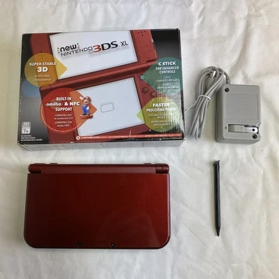 Nintendo Nuevo 3DS XL Rojo En Caja Con Cargador Stylus Modelo EE. UU. Foto 1 de 4