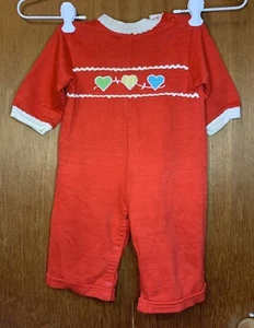 Vintage 1970s Carter’s One Piece 18 Months Red Embroidered Hearts Leg Snaps - Picture 1 of 10