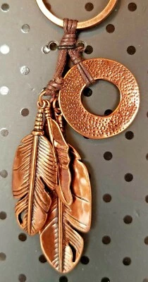 BN GRACE ADELE AMULETO PLUMAS ORO CLIP-ON LLAVERO BOLSO BLING ACCESORIO Foto 1 de 4