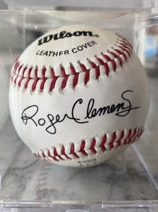 Roger Clemens Wilson A1078 Autograph Facsimile Baseball Official Size - Picture 1 of 2