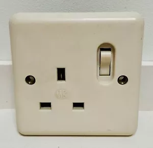 MK 1960’s Vintage 13A 250V Type A Switched Single Socket (USED) - Picture 1 of 4