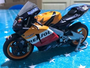New Ray Toys Motorcycle - 1:18 Scale Toy Model Honda RC211V GP NICKY HAYDEN #69 - Picture 1 of 14