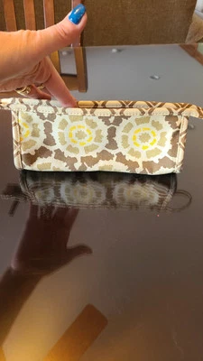 Cartera de Fossil en lona. Diseño floral marrón. Vinilo diamante interior. Bolsa. Foto 1 de 4