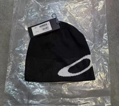 Oakley Knitted Ski and Mountaineering Hat Warm (Black) Unisex - Image 1 of 4