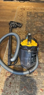 Dyson DC19T2 Cylinder Vacuum Cleaner for Multi-Floor - Image 1 of 4