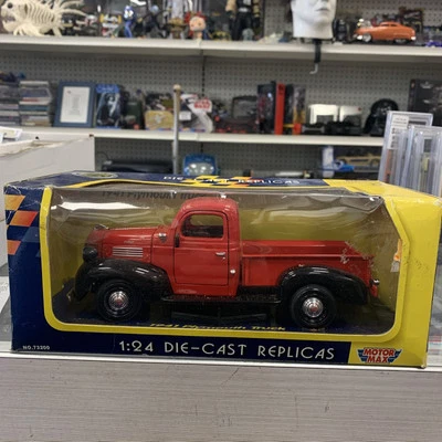 Camioneta pickup Motormax Die Cast Metal escala 1:24 1941 roja Plymouth Foto 1 de 4