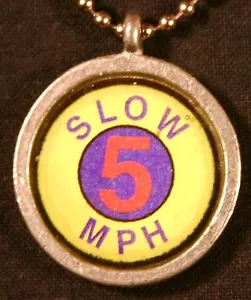 Signs pendant - Slow 5 MPH - Picture 1 of 1