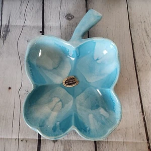 Cerámica artística Dryden Studio de colección esmalte por goteo en forma de trébol bocadillo nuez tazón azul  - Imagen 1 de 7