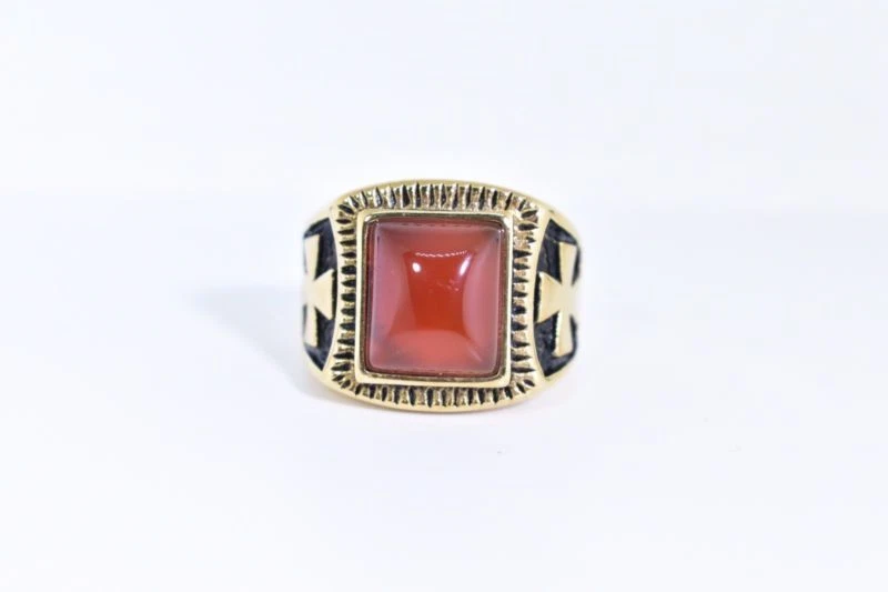Anillo cruzado de cornalina genuina de acero inoxidable chapado en oro talla 10 para hombre Foto 1 de 4