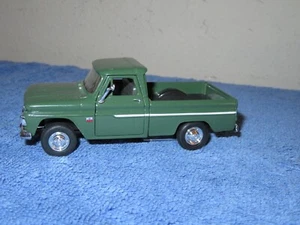 1966 CHEVROLET C10 PICKUP GREEN WELLY 1:32 OPENING DOORS & PULLBACK FEATURE - Picture 1 of 7