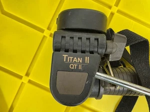 BEST OFFER - Quantaray Titan II QT ii Black Camera / Video Tripod - Picture 1 of 3