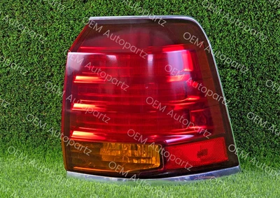 Внешний задний фонарь для Lexus LX570 2008-2011 годов выпуска правый (со стороны пассажира) оригинальный б/у - Изображение 1 из 4