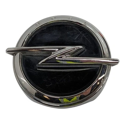 OPEL CORSA F EV ASA MALETERO INSIGNIA LOGO 2019-2024 9830092880 Foto 1 de 4