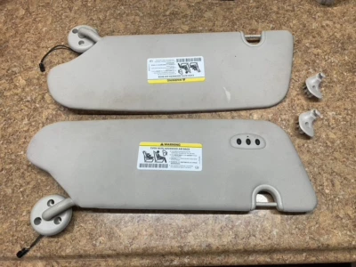 08-19 Dodge Grand Caravan / Chrysler Town & Country Sun Visors Homelink Gray OEM Foto 1 de 4