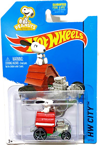 Hot Wheels HW City 2013 Peanuts Snoopy Car 59/250 IN PROTECTO PACK