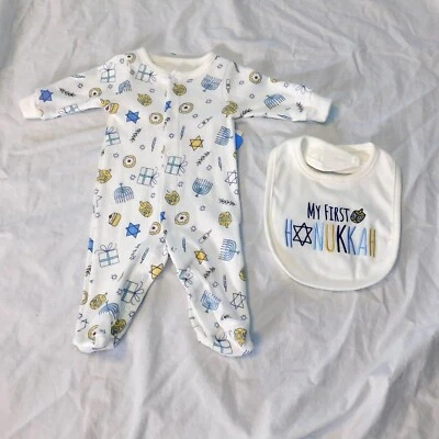 NUEVO Pijama Baby First Hanukkah con pies y babero 2 piezas recién nacido judaísmo judío unisex Foto 1 de 4