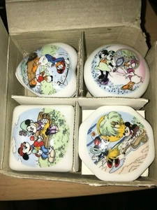 VINTAGE SET OF 4 WALT DISNEY PRODUCTIONS LITTLE PORCELAN BOX UNUSED IN BOX - Picture 1 of 5
