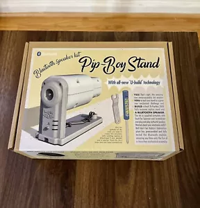 The Wand Company WRC12219 Fallout Pip-Boy Stojak na głośnik Bluetooth - Zdjęcie 1 z 5