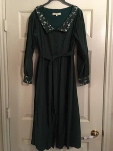 Green Simple Retro Dress, Long Sleeve Cottagecore Dress, NWOT Sz. Small - Picture 1 of 5