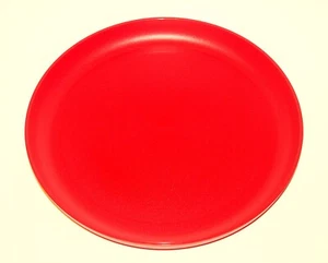 1 Plato de Fiesta Tupperware Único Redondo 9.5" Plato de Reemplazo de Almuerzo y Cena Rojo - Imagen 1 de 2