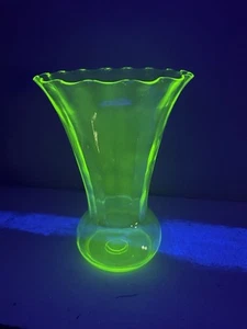 Tall Optic Pattern Uranium Glass Vase Circa 1930s - Picture 1 of 5