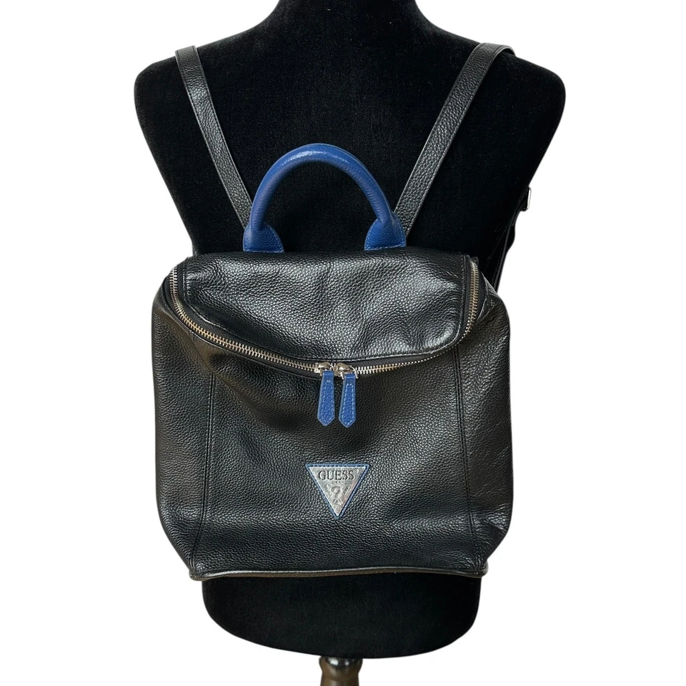 Mochila Guess Bolso Negro Azul Guijarro Cuero Plateado Metal Logo 10"x11.75"x4" Foto 1 de 4