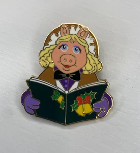 Miss Piggy The Muppets A Christmas Carol 30th Anniversary LR Disney Pin 2022 - Bild 1 von 2