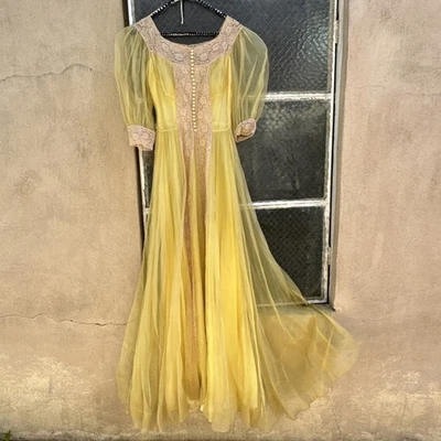 Corpiño de encaje de organza de algodón amarillo vintage de los años 40 mangas abullonadas corte sesgado años 30 Foto 1 de 4