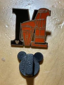 Pin Disney 82335 letra M para pin Maximiliano - Imagen 1 de 2