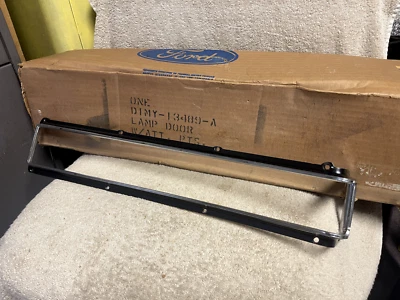 NOS FORD MERCURY D1MY-13489-B MARQUIS MONTEREY BROUGHAM RH REAR TAILLIGHT BEZEL - Image 1 of 4