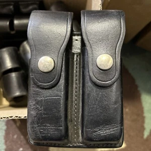 BIANCHI #20C 9mm Auto Double Magazine Holder ~ Glock 17 22 Black Leather - Picture 1 of 2